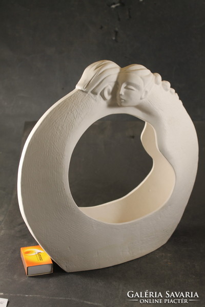 Porcelán szerelmes páros asztalközép 933