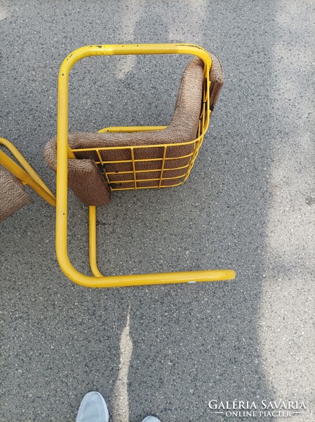 Bauhaus csővázas kis fotelek, sárga színben