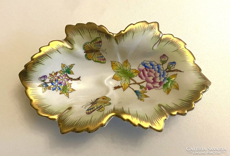 Victoria grape leaf jewelry tray Herend porcelain painted decorative object