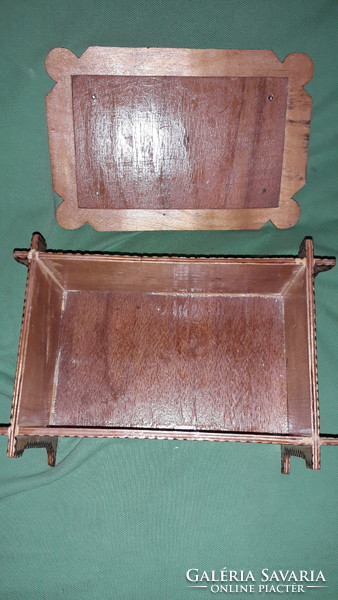 Old wood burnished technique patterned jewelry holder decorative box 20 x 13 x 10 cm as shown in the pictures