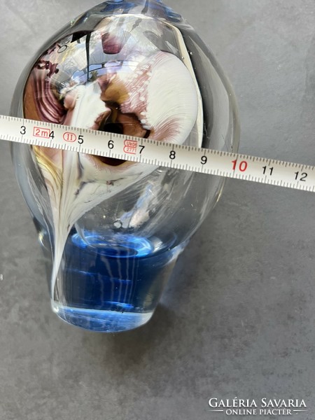 Vastag falú, halvány kék színű modern művészi fújt üveg váza