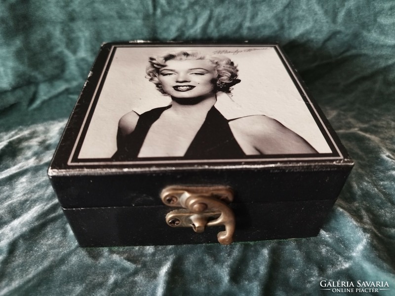 Marilyn Monroe díszdoboz