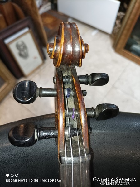 Stowasser János egészes hegedűje az 1910-es évekből.jelzett.