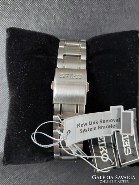 Unused, warranty seiko men's watch with free shipping