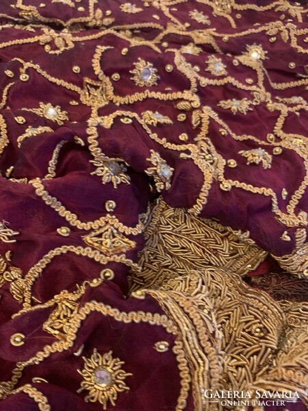 Gyönyörű antik eredeti indiai esküvői szoknya 3,6m kézzel arannyal teljesen kivarrt több kg