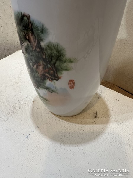 Chinese porcelain vase from the xx. From the beginning of the century, 20 cm in size. 4599