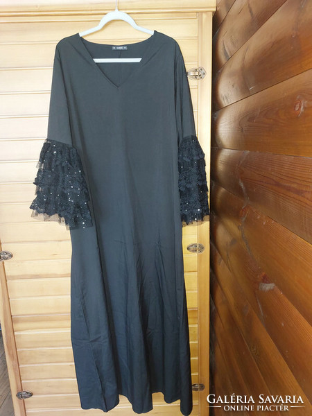 Shein XXL, de nagyobb méretre is jó, alkalmi fekete ruha. Csak mosva van. Mell:66cm
