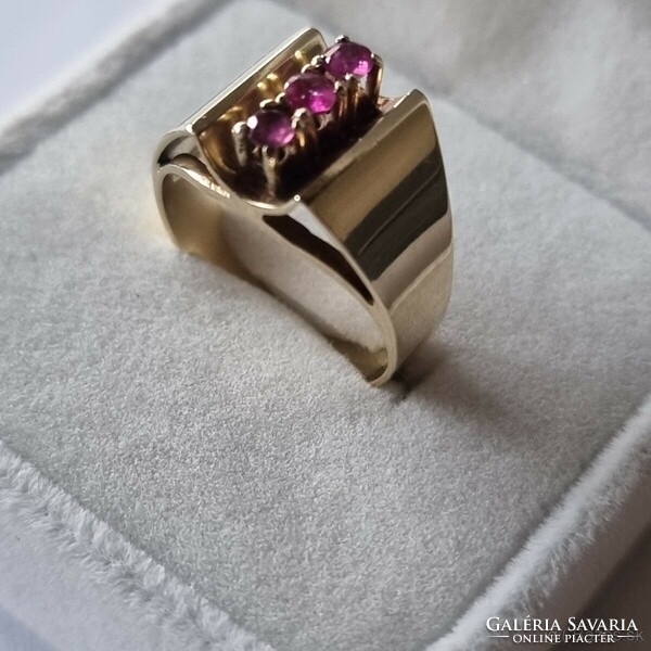 Beautiful gold ring