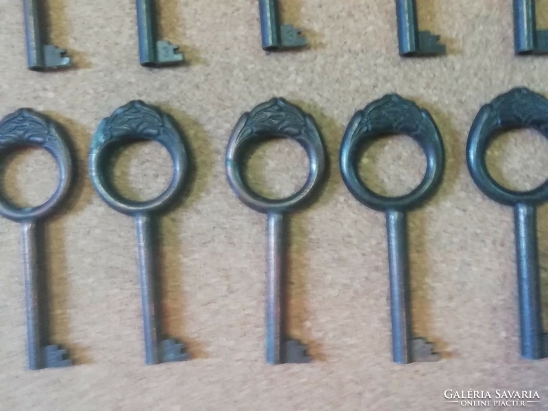 Retro door keys, antique effect 3, 13 pcs