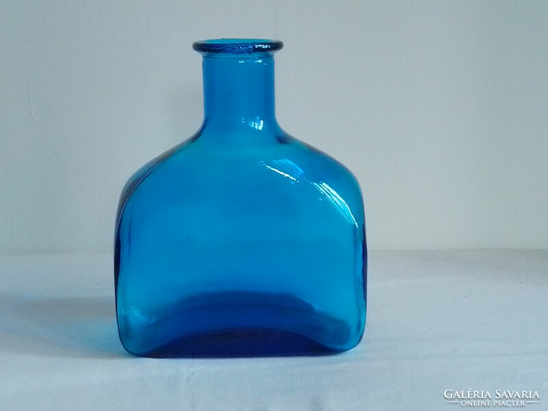 Régi türkiz kék színes vastag falú öntött dekor üveg váza palack különleges forma