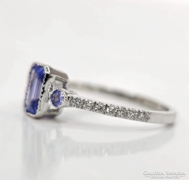 Solid white gold ring with blue tanzanite and diamonds