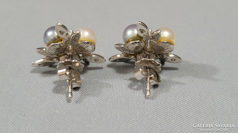 14 K white gold earrings with brill and real pearls 5.9 g