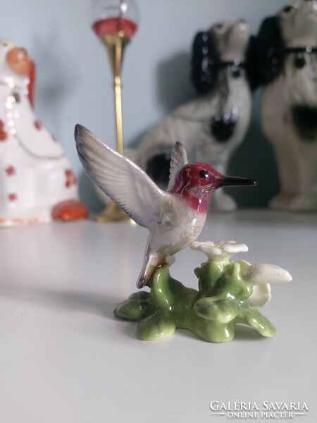 Discontinued hagen renaker, American porcelain hummingbird on flower. Nicely detailed, realistic