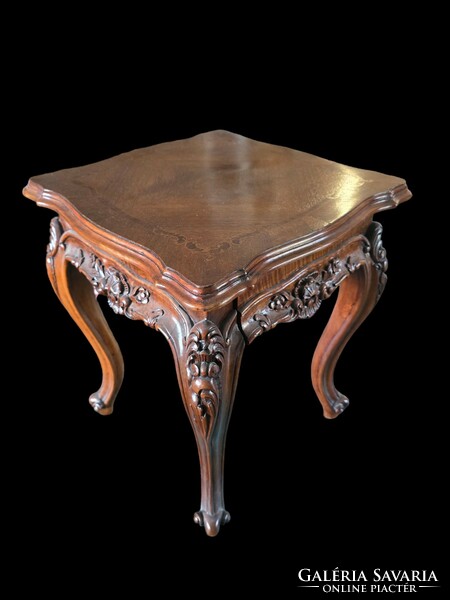Barokk kis asztalka szék nagyság.