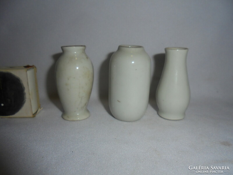 Három darab Hollóházi mini váza együtt