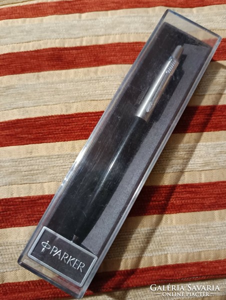 English parker ballpoint pen. In its original box. With original grip insert.