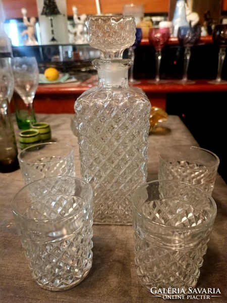 Crystal decanter with glasses