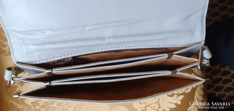 Good quality, new, gray leather bag. 23X15x3 cm