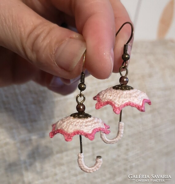 Mikrohorgolással készült lógós esernyő fülbevaló rózsaszín