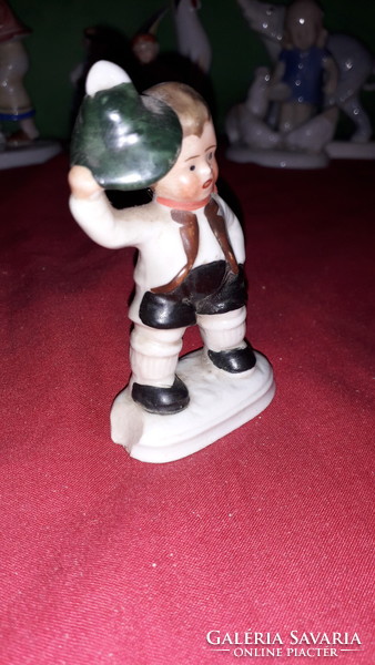 Antik német Sitzendorf porcelán figura Kalapját lengető kislegény 10 cm a képek szerint