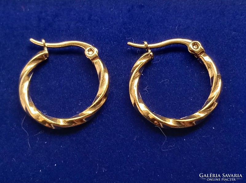 18 Kt. Gold-plated hoop earrings