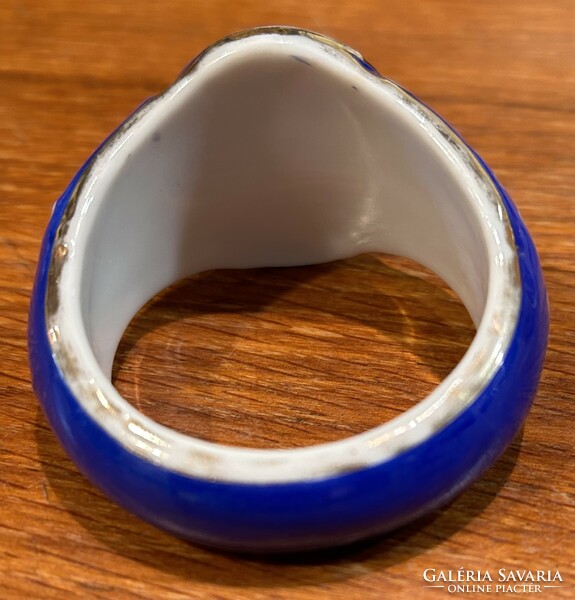 Porcelain napkin rings