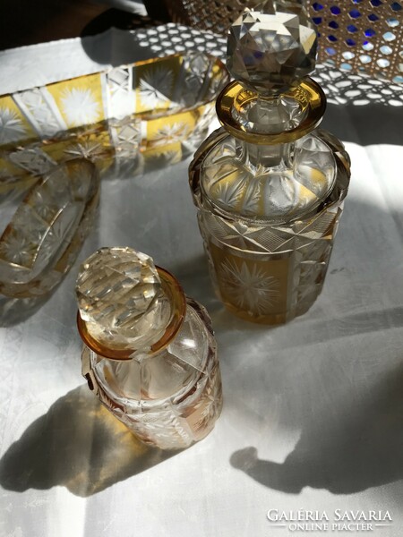 Csiszolt kristály art -deco pipere készlet parfümös  üveggel.