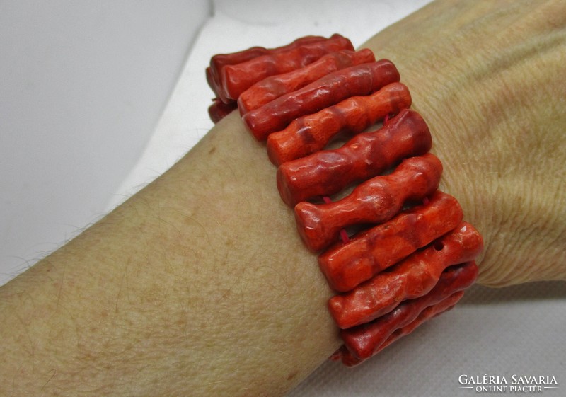 Beautiful old coral or coral-like bracelet bracelet