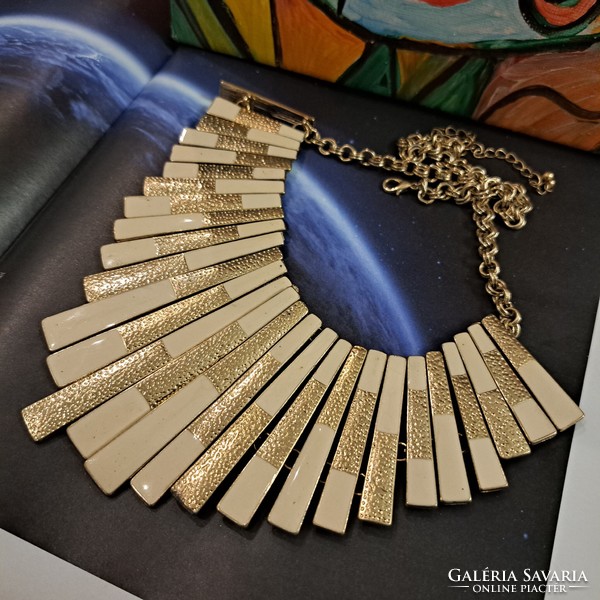 Gold-plated Israeli marked fire enamel necklace, 5 cm