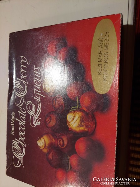 Cognac cherry bonbon box
