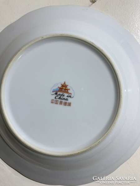 Kinai porcelán tányér, kézzel festett, 23 x 5 cm-es.4837