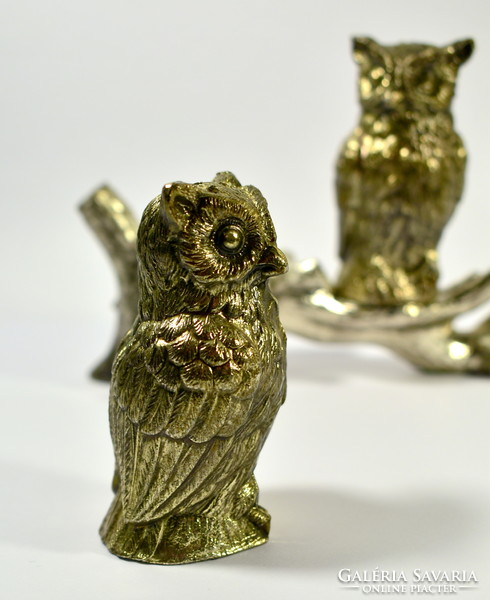 A pair of owls on a tree branch ... A special figural pair of spice sprinklers !!!