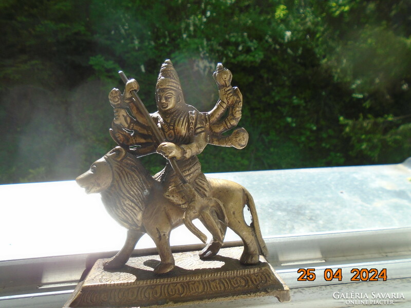 18-19 Sz Durga bronze Hindu 8-armed deity riding on a lion