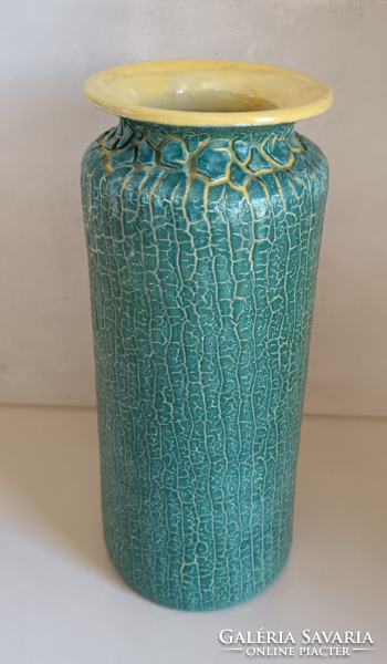 Charles Bán's shrink-wrapped vase