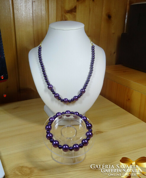 Jewelry set made of purple glass tekla pearls.