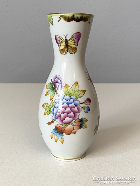Small flower vase with Victoria pattern, Herend porcelain painted decorative object