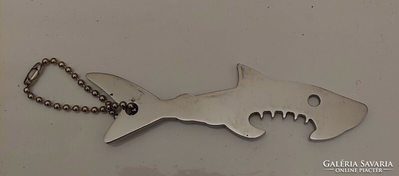 Sörnyitó, cápás kulcstartó dísz, fém cápa (Akár INGYENES szállítással)