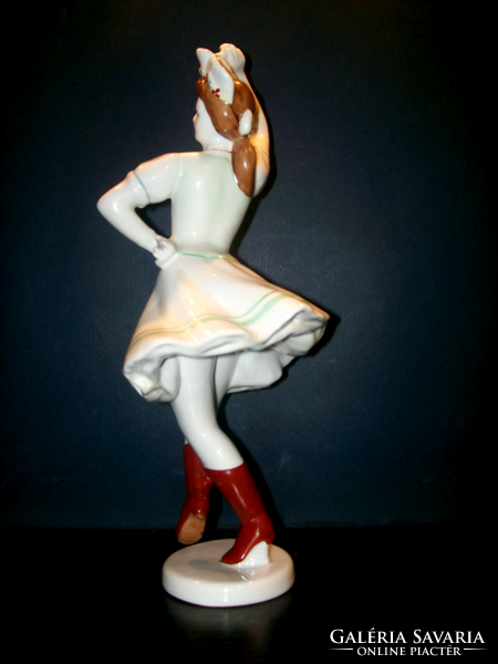 Hollóház porcelain innkeeper queen figure
