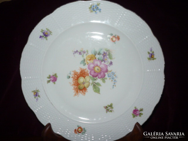 Régi Meisseni porcelán lapos és mély tányérok pótlásra 24 cm.