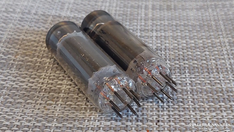 Pair of Tungsram electron tubes from a collection (22)