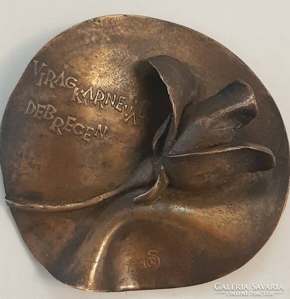 17. Virágkarnevál Debrecen 1986 bronz emlék plakett díszdobozában szignózott , jelzett darab