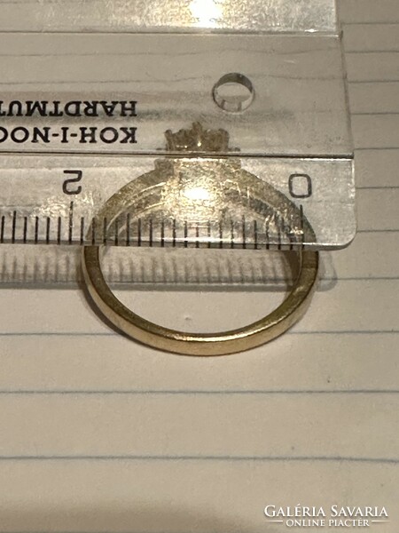 Mutatós 14kr margaréta fazonu aranygyűrű szép brilekkel diszitve eladó!Ara:74.000.-