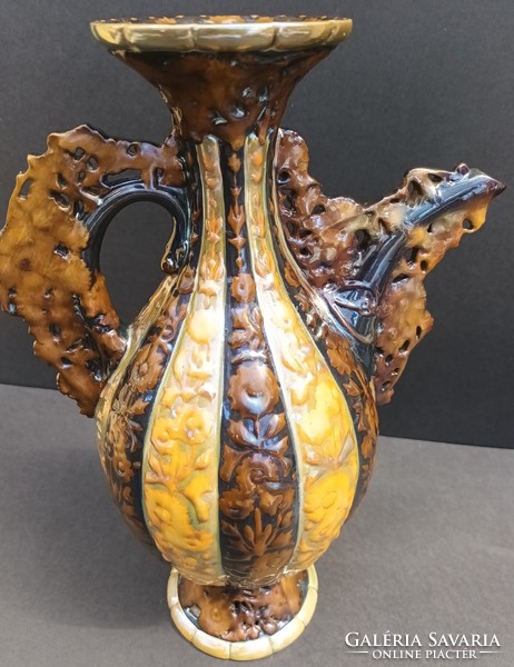 Zsolnay's vase/jug is one of the first eosins