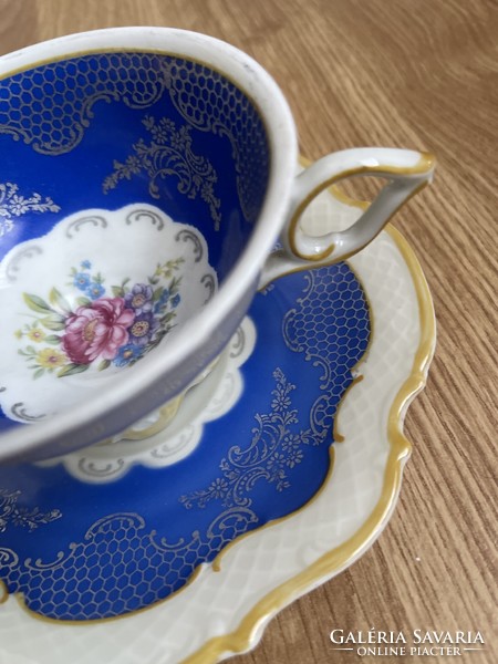 Gyönyörű gyűjtői  porcelán teás csésze kistányérral.