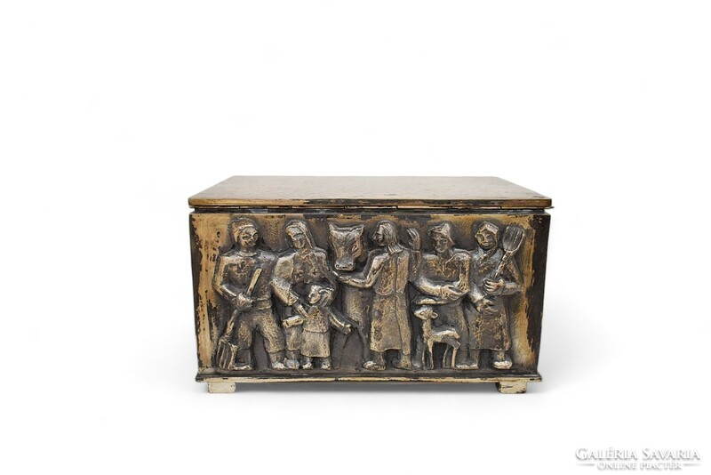 Margit Tevan (1901-1978) gift box with village figures