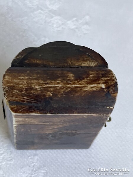 Fairy bone jewelry box with copper fittings.