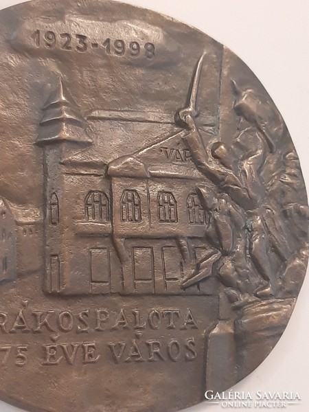 Rákospalota 75 éve Város bronz emlék plakett dísz dobozában 11 cm Jelzett szignózott darab 1923-1998