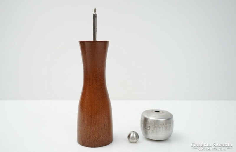 Peugeot salt or pepper grinder / wooden / French