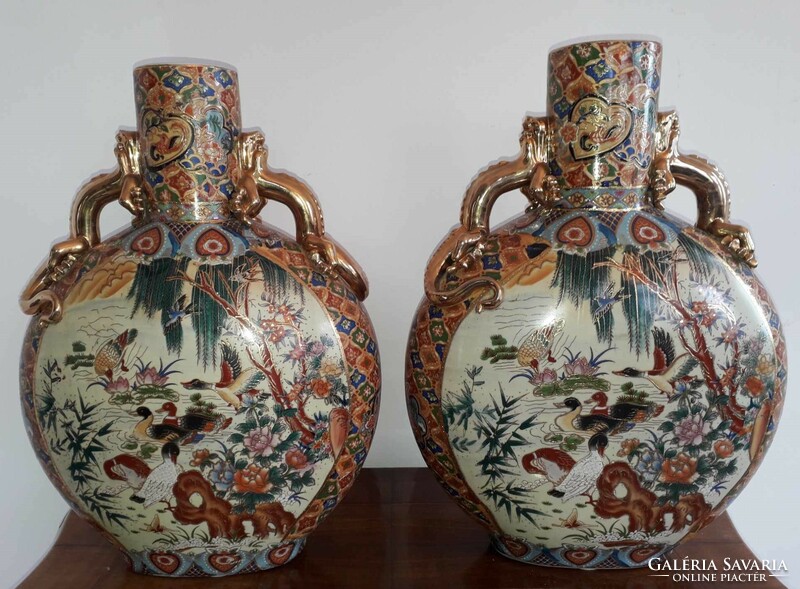 47 Cm. 2 Oriental vases
