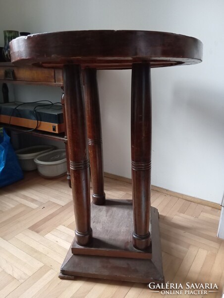 Antique oval table - with defects but stable, suitable for use
